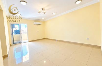 Apartment - 3 - 3 for rent in Umm Ghwailina Comm - Umm Ghuwalina - Umm Ghuwailina - Doha