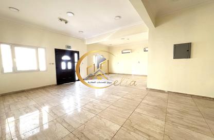 مجمع سكني - 6 غرف نوم - 6 حمامات للايجار في شارع المرخية - المرخية - الدوحة