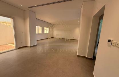 Villa - 3 Bedrooms - 4 Bathrooms for rent in Umm Al Seneem Street - Ain Khaled - Doha
