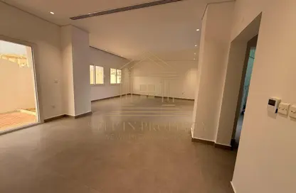 Villa - 3 Bedrooms - 4 Bathrooms for rent in Umm Al Seneem Street - Ain Khaled - Doha