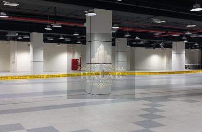 Shop - Studio - 7+ Bathrooms for rent in Izghawa - Izghawa - Doha