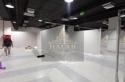 Shop - Studio - 7+ Bathrooms for rent in Izghawa - Izghawa - Doha