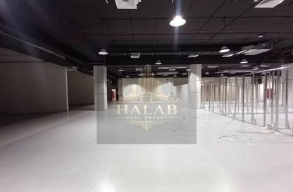 Shop - Studio - 7+ Bathrooms for rent in Izghawa - Izghawa - Doha