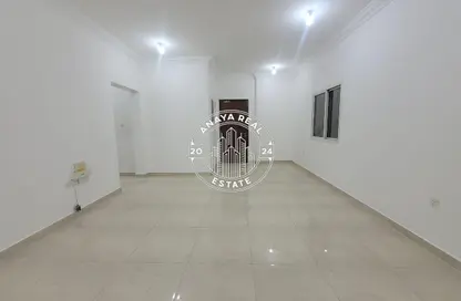 شقة - 2 غرف نوم - 2 حمامات للايجار في شارع المطار القديم - طريق المطار القديم - الدوحة