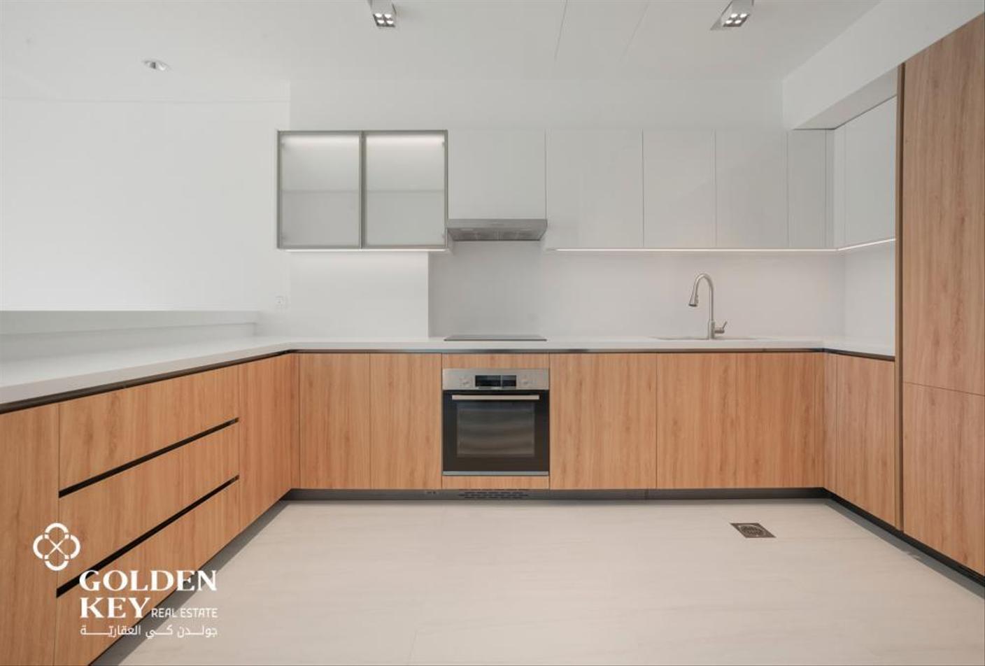 Sea View | Luxury 1 Bedroom in Crystal Residence