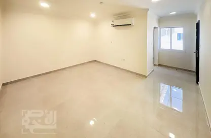 Villa - 6 Bedrooms - 6 Bathrooms for rent in Al Kheesa - Al Kheesa - Umm Salal Mohammed