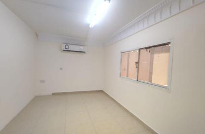 Apartment - 2 Bedrooms - 1 Bathroom for rent in Al Maamoura - Doha Apartment - 2 Bedrooms - 1 Bathroom for rent in Al Maamoura - Doha