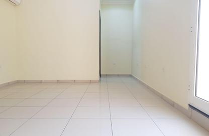 Apartment - 1 Bedroom - 2 Bathrooms for rent in Bin Omran 35 - Fereej Bin Omran - Doha Apartment - 1 Bedroom - 2 Bathrooms for rent in Bin Omran 35 - Fereej Bin Omran - Doha
