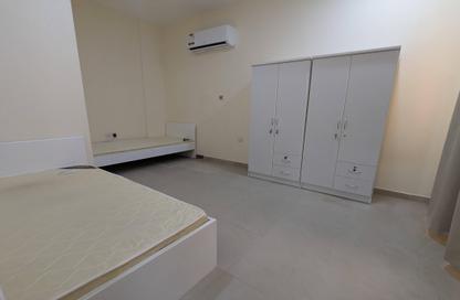 Apartment - 3 Bedrooms - 2 Bathrooms for rent in Umm Ghuwailina 4 - Umm Ghuwailina - Doha