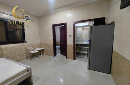 Apartment - Studio - 1 Bathroom for rent in Umm Ghuwailina 4 - Umm Ghuwailina - Doha