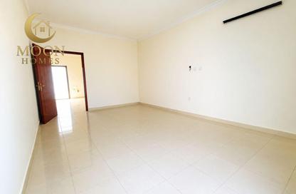 Apartment - 2 Bedrooms - 1 Bathroom for rent in Umm Ghuwailina 4 - Umm Ghuwailina - Doha Apartment - 2 Bedrooms - 1 Bathroom for rent in Umm Ghuwailina 4 - Umm Ghuwailina - Doha