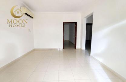 Apartment - 2 Bedrooms - 1 Bathroom for rent in Umm Ghuwailina 4 - Umm Ghuwailina - Doha