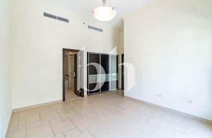 Apartment - 2 Bedrooms - 3 Bathrooms for rent in Carnaval - Qanat Quartier - The Pearl Island - Doha