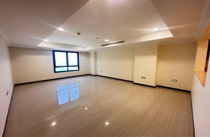 Apartment - 1 Bedroom - 2 Bathrooms for rent in East Porto Drive - Porto Arabia - The Pearl Island - Doha