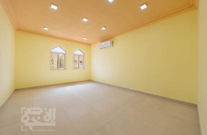 Apartment - 2 Bedrooms - 3 Bathrooms for rent in Al Nasr Street - Al Nasr - Doha