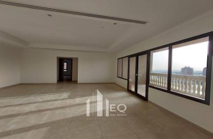 Apartment - 2 Bedrooms - 3 Bathrooms for rent in East Porto Drive - Porto Arabia - The Pearl Island - Doha