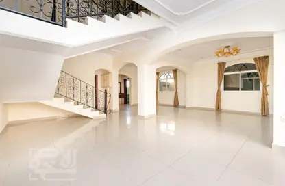فيلا - 3 غرف نوم - 2 حمامات للايجار في مجمع الشافي - الريان - الدوحة
