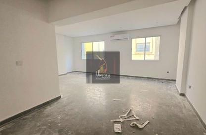 Apartment - 4 Bedrooms - 2 Bathrooms for rent in Al Mansoura - Al Mansoura - Doha