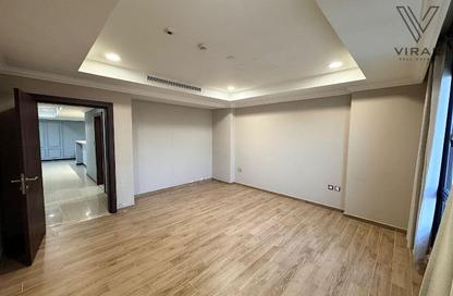 Apartment - 2 Bedrooms - 2 Bathrooms for rent in Tower 24 - Porto Arabia - The Pearl Island - Doha