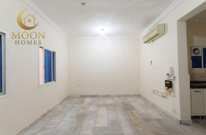 Apartment - 1 Bedroom - 1 Bathroom for rent in Umm Ghuwailina 4 - Umm Ghuwailina - Doha