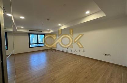Apartment - 1 Bedroom - 2 Bathrooms for rent in West Porto Drive - Porto Arabia - The Pearl Island - Doha