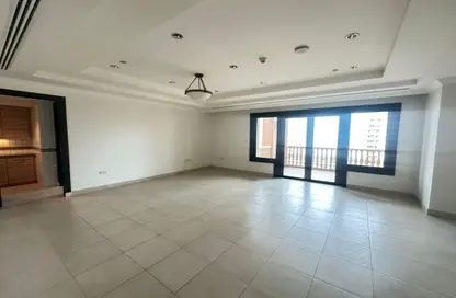 شقة - 4 غرف نوم - 6 حمامات للايجار في طريق بورتو الشرقي - بورتو أرابيا - جزيرة اللؤلؤة - الدوحة