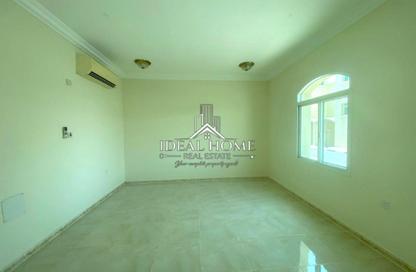 Apartment - 4 Bedrooms - 5 Bathrooms for rent in Mesaimeer Road - Abu Hamour - Doha