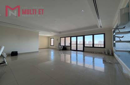 Apartment - 3 Bedrooms - 5 Bathrooms for rent in East Porto Drive - Porto Arabia - The Pearl Island - Doha Apartment - 3 Bedrooms - 5 Bathrooms for rent in East Porto Drive - Porto Arabia - The Pearl Island - Doha