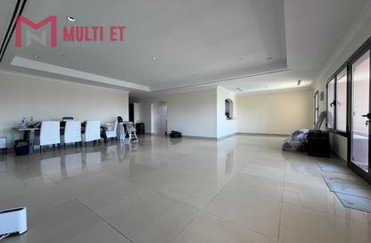 Apartment - 3 Bedrooms - 5 Bathrooms for rent in East Porto Drive - Porto Arabia - The Pearl Island - Doha Apartment - 3 Bedrooms - 5 Bathrooms for rent in East Porto Drive - Porto Arabia - The Pearl Island - Doha