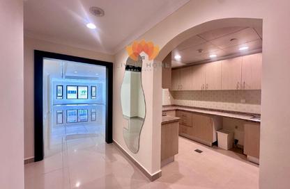 Apartment - 1 Bedroom - 2 Bathrooms for rent in West Porto Drive - Porto Arabia - The Pearl Island - Doha