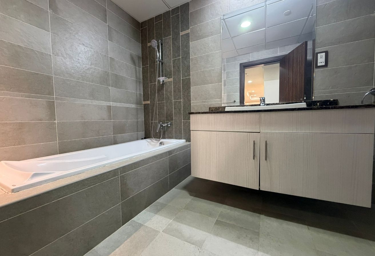 Premium High-Floor 2BR | Semi-Furnished  |Porto Ar thumbnail 7