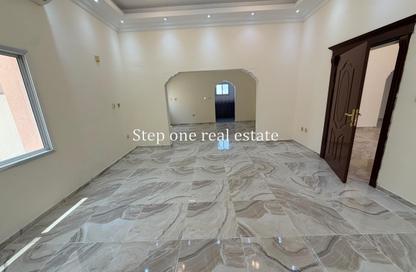 مجمع سكني - 4 غرف نوم - 5 حمامات للايجار في شارع الوعب - الوعب - الدوحة