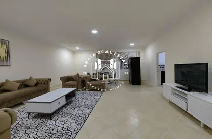 Compound - 3 Bedrooms - 2 Bathrooms for rent in Old Airport Road - Old Airport Road - Doha