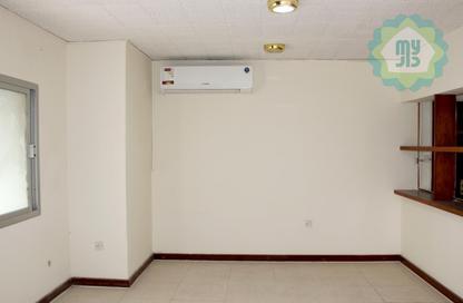 Apartment - 3 Bedrooms - 3 Bathrooms for rent in Al Mansoura - Al Mansoura - Doha
