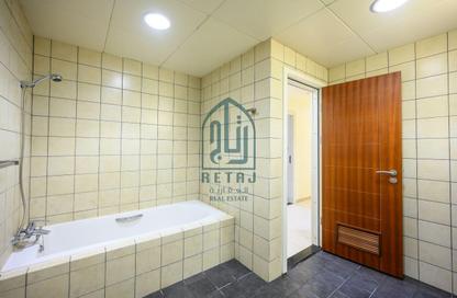 Apartment - 2 Bedrooms - 2 Bathrooms for rent in Barwa Commercial Avenue - Umm Al Seneem - Doha