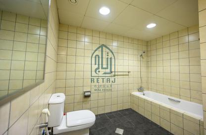 Apartment - 2 Bedrooms - 2 Bathrooms for rent in Barwa Commercial Avenue - Umm Al Seneem - Doha