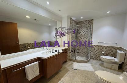 Apartment - 2 Bedrooms - 3 Bathrooms for sale in West Porto Drive - Porto Arabia - The Pearl Island - Doha