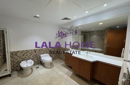 Apartment - 2 Bedrooms - 3 Bathrooms for sale in West Porto Drive - Porto Arabia - The Pearl Island - Doha