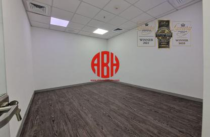 Office Space - Studio - 6 Bathrooms for rent in B-Ring Road - B-Ring Road - Doha