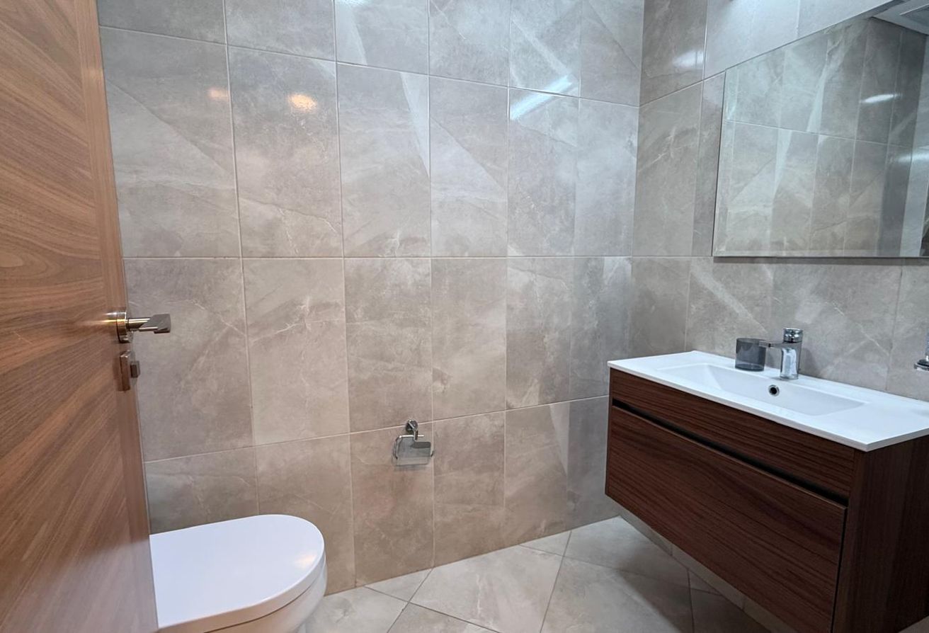 Exclusive Deal Fully Furnished 2BHK Prime location thumbnail 5