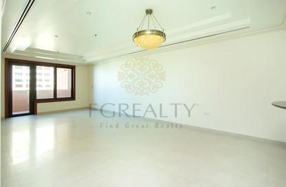 Apartment - 1 Bedroom - 3 Bathrooms for rent in Tower 16 - Porto Arabia - The Pearl Island - Doha