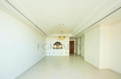 Apartment - 1 Bedroom - 3 Bathrooms for rent in Tower 16 - Porto Arabia - The Pearl Island - Doha