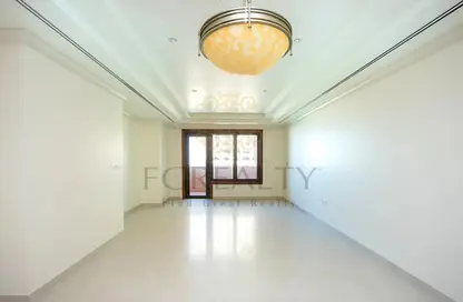 Apartment - 1 Bedroom - 3 Bathrooms for rent in Tower 16 - Porto Arabia - The Pearl Island - Doha