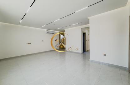 Apartment - 3 Bedrooms - 4 Bathrooms for rent in Al Khazin Street - Madinat Khalifa South - Madinat Khalifa - Doha