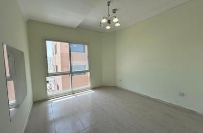 Apartment - 2 Bedrooms - 3 Bathrooms for rent in Umm Ghuwailina 4 - Umm Ghuwailina - Doha