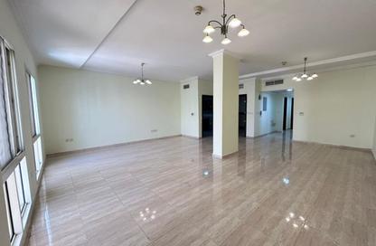 Apartment - 2 Bedrooms - 3 Bathrooms for rent in Umm Ghuwailina 4 - Umm Ghuwailina - Doha