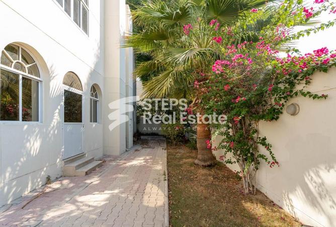 983852 - Property Image 2