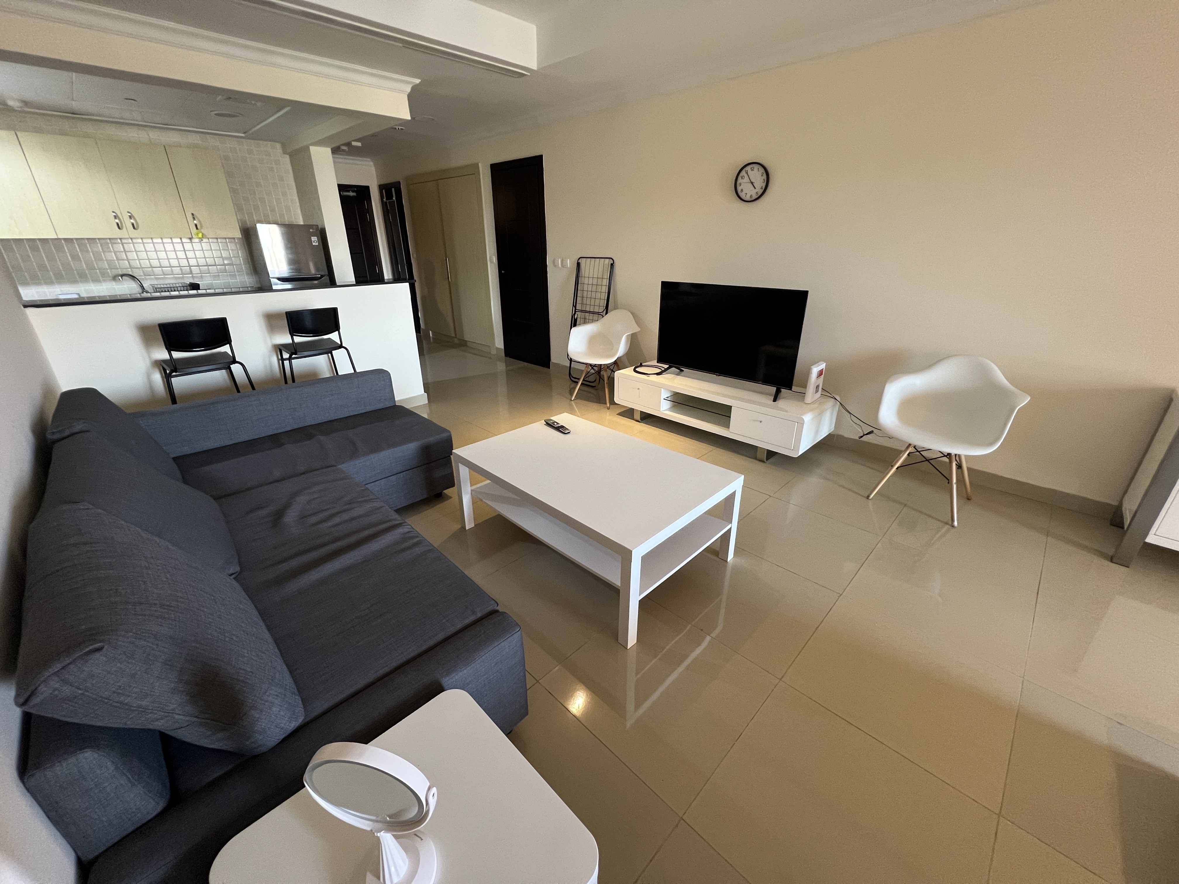 ELEGANT STUDIO | FURNISHED | BALCONY thumbnail 5