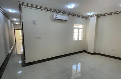 Apartment - 2 Bedrooms - 2 Bathrooms for rent in Al Mansoura - Al Mansoura - Doha
