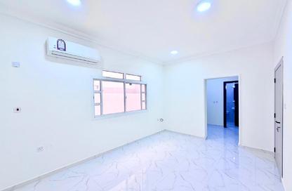 Apartment - Studio - 1 Bathroom for rent in Souk Al gharaffa - Al Gharrafa - Doha